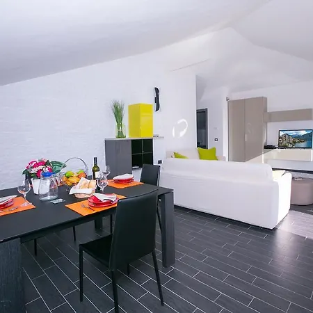 דירה Colonno Penthouse סלה קומצ'ינה