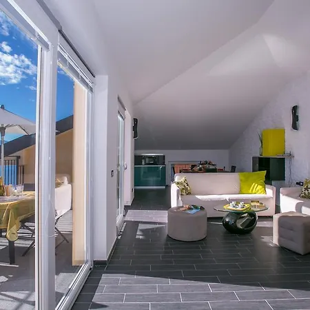Colonno Penthouse * סלה קומצ'ינה
